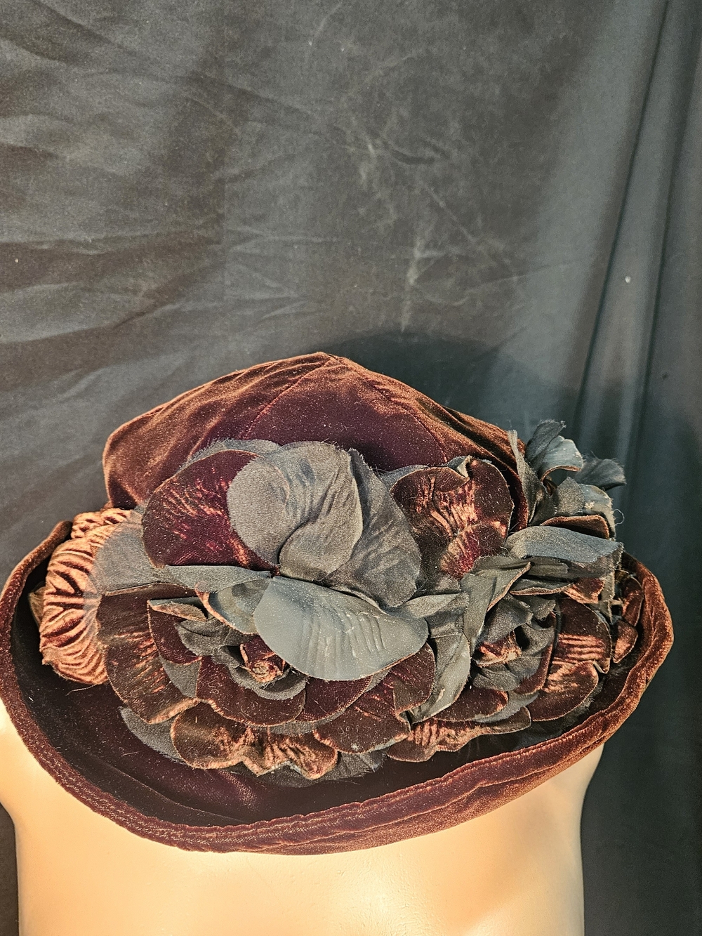 A31 Eric Javits Velvet Floral Cloche Hat in Brown